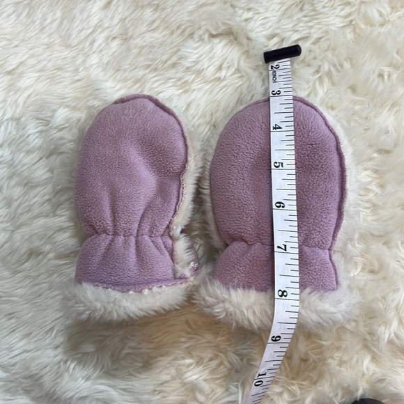 Toddler Girls Lavender Fleece Sherpa-Lined Mittens - Picture 3 of 4